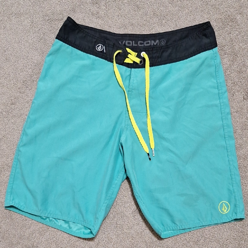 Volcom Men's Aqua and Black Board Shorts